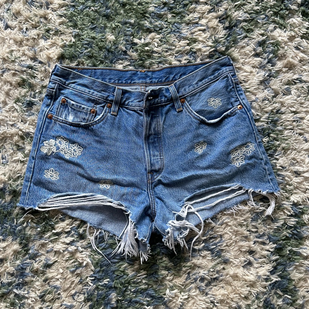 Embroidered Levi’s Denim Short